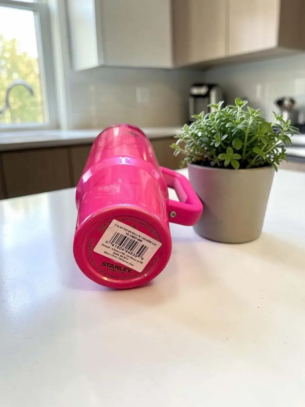 Stanley x Barbie Limited Edition 30oz Quencher H2.0 FlowState Tumbler Barbie Ico - Picture 4 of 4